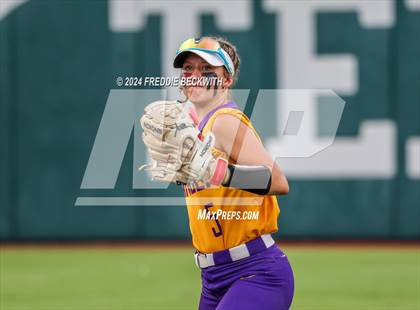 Thumbnail 3 in Calallen vs. Sanger (UIL 4A Softball Semifinal) photogallery.
