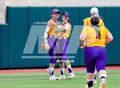 Thumbnail 1 in Calallen vs. Sanger (UIL 4A Softball Semifinal) photogallery.
