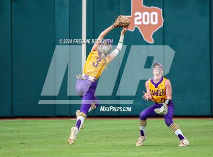 Thumbnail 3 in Calallen vs. Sanger (UIL 4A Softball Semifinal) photogallery.