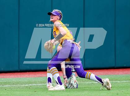 Thumbnail 3 in Calallen vs. Sanger (UIL 4A Softball Semifinal) photogallery.