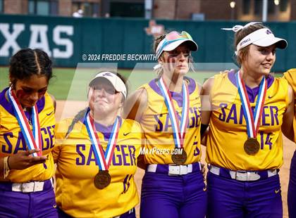 Thumbnail 1 in Calallen vs. Sanger (UIL 4A Softball Semifinal) photogallery.
