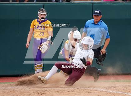 Thumbnail 3 in Calallen vs. Sanger (UIL 4A Softball Semifinal) photogallery.
