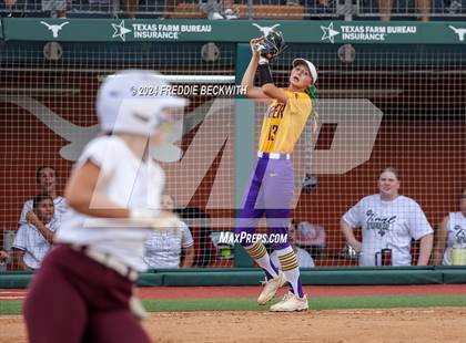 Thumbnail 3 in Calallen vs. Sanger (UIL 4A Softball Semifinal) photogallery.