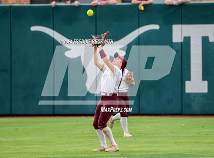 Thumbnail 2 in Calallen vs. Sanger (UIL 4A Softball Semifinal) photogallery.