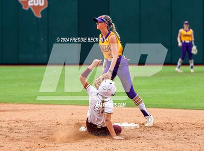 Thumbnail 3 in Calallen vs. Sanger (UIL 4A Softball Semifinal) photogallery.