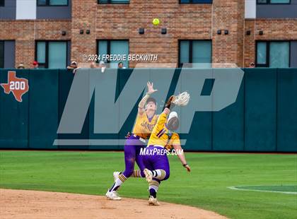 Thumbnail 1 in Calallen vs. Sanger (UIL 4A Softball Semifinal) photogallery.