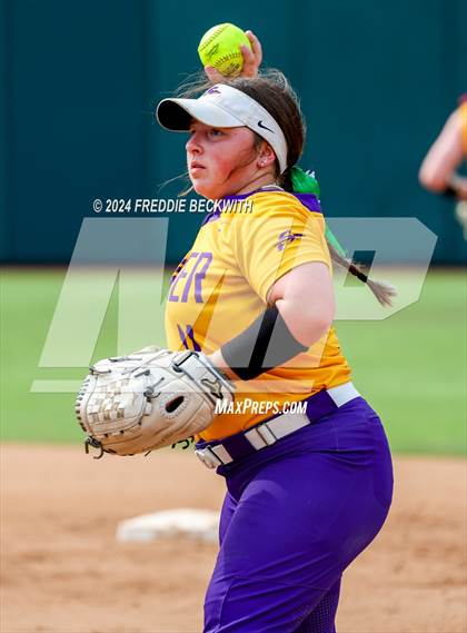 Thumbnail 3 in Calallen vs. Sanger (UIL 4A Softball Semifinal) photogallery.