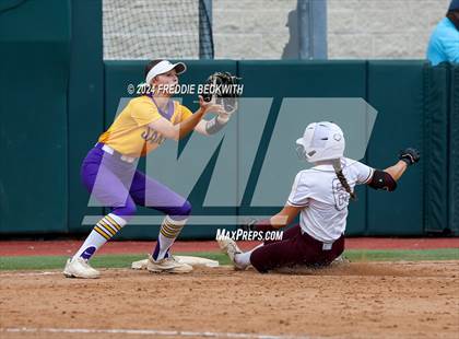 Thumbnail 2 in Calallen vs. Sanger (UIL 4A Softball Semifinal) photogallery.