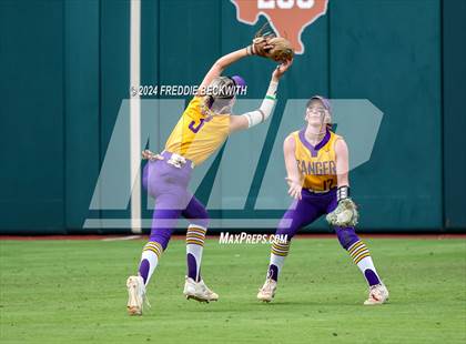 Thumbnail 3 in Calallen vs. Sanger (UIL 4A Softball Semifinal) photogallery.