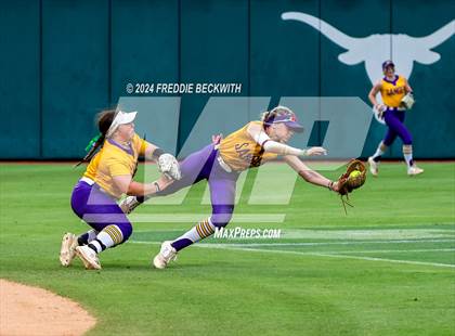 Thumbnail 2 in Calallen vs. Sanger (UIL 4A Softball Semifinal) photogallery.