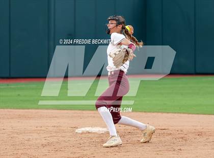 Thumbnail 3 in Calallen vs. Sanger (UIL 4A Softball Semifinal) photogallery.