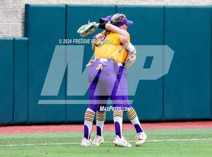 Thumbnail 2 in Calallen vs. Sanger (UIL 4A Softball Semifinal) photogallery.