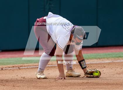Thumbnail 3 in Calallen vs. Sanger (UIL 4A Softball Semifinal) photogallery.