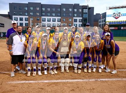 Thumbnail 2 in Calallen vs. Sanger (UIL 4A Softball Semifinal) photogallery.
