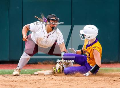 Thumbnail 1 in Calallen vs. Sanger (UIL 4A Softball Semifinal) photogallery.