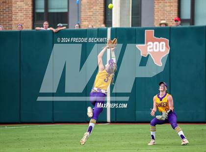 Thumbnail 2 in Calallen vs. Sanger (UIL 4A Softball Semifinal) photogallery.