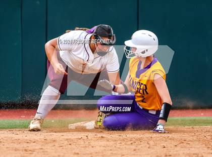 Thumbnail 2 in Calallen vs. Sanger (UIL 4A Softball Semifinal) photogallery.