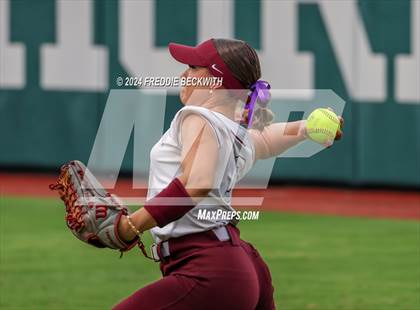 Thumbnail 3 in Calallen vs. Sanger (UIL 4A Softball Semifinal) photogallery.