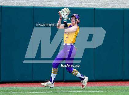 Thumbnail 3 in Calallen vs. Sanger (UIL 4A Softball Semifinal) photogallery.