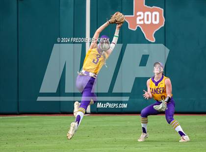 Thumbnail 2 in Calallen vs. Sanger (UIL 4A Softball Semifinal) photogallery.