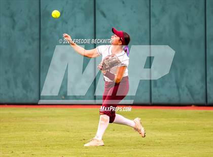 Thumbnail 2 in Calallen vs. Sanger (UIL 4A Softball Semifinal) photogallery.
