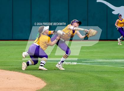 Thumbnail 1 in Calallen vs. Sanger (UIL 4A Softball Semifinal) photogallery.
