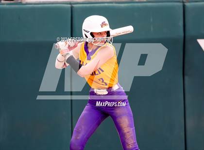 Thumbnail 3 in Calallen vs. Sanger (UIL 4A Softball Semifinal) photogallery.