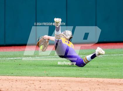Thumbnail 2 in Calallen vs. Sanger (UIL 4A Softball Semifinal) photogallery.