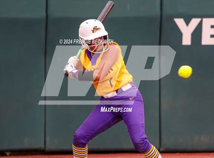 Thumbnail 3 in Calallen vs. Sanger (UIL 4A Softball Semifinal) photogallery.