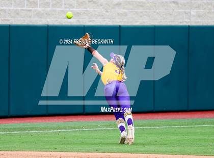 Thumbnail 3 in Calallen vs. Sanger (UIL 4A Softball Semifinal) photogallery.