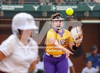 Thumbnail 1 in Calallen vs. Sanger (UIL 4A Softball Semifinal) photogallery.