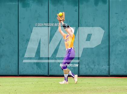 Thumbnail 3 in Calallen vs. Sanger (UIL 4A Softball Semifinal) photogallery.