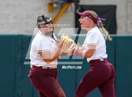 Thumbnail 2 in Calallen vs. Sanger (UIL 4A Softball Semifinal) photogallery.