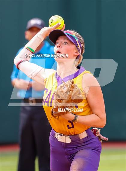 Thumbnail 1 in Calallen vs. Sanger (UIL 4A Softball Semifinal) photogallery.