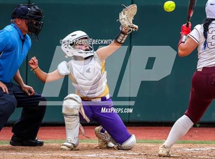 Thumbnail 3 in Calallen vs. Sanger (UIL 4A Softball Semifinal) photogallery.