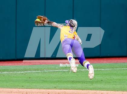 Thumbnail 3 in Calallen vs. Sanger (UIL 4A Softball Semifinal) photogallery.
