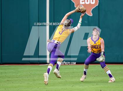 Thumbnail 2 in Calallen vs. Sanger (UIL 4A Softball Semifinal) photogallery.