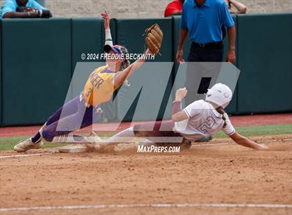 Thumbnail 3 in Calallen vs. Sanger (UIL 4A Softball Semifinal) photogallery.