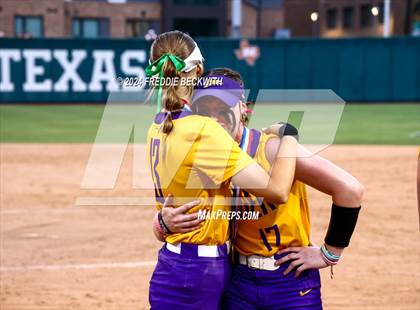 Thumbnail 2 in Calallen vs. Sanger (UIL 4A Softball Semifinal) photogallery.