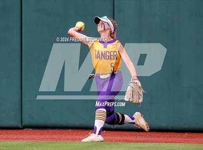 Thumbnail 3 in Calallen vs. Sanger (UIL 4A Softball Semifinal) photogallery.