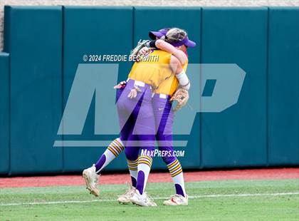 Thumbnail 3 in Calallen vs. Sanger (UIL 4A Softball Semifinal) photogallery.