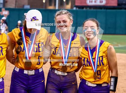 Thumbnail 3 in Calallen vs. Sanger (UIL 4A Softball Semifinal) photogallery.