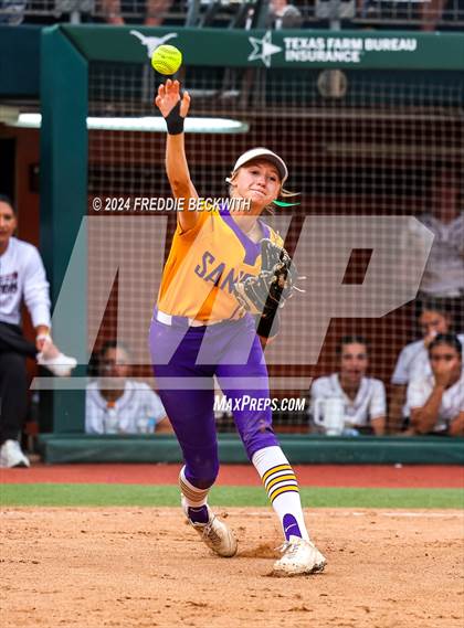 Thumbnail 3 in Calallen vs. Sanger (UIL 4A Softball Semifinal) photogallery.