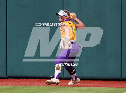 Thumbnail 1 in Calallen vs. Sanger (UIL 4A Softball Semifinal) photogallery.