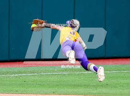 Thumbnail 1 in Calallen vs. Sanger (UIL 4A Softball Semifinal) photogallery.