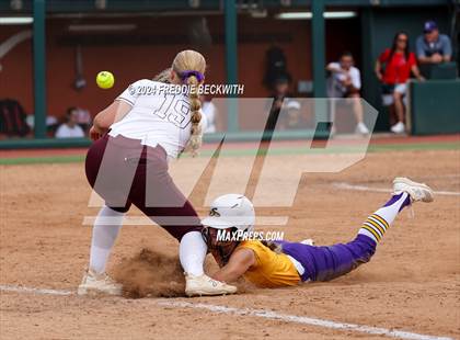Thumbnail 1 in Calallen vs. Sanger (UIL 4A Softball Semifinal) photogallery.
