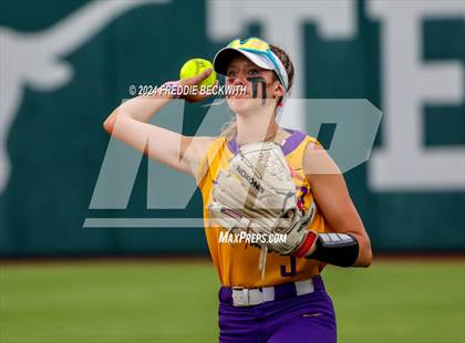 Thumbnail 2 in Calallen vs. Sanger (UIL 4A Softball Semifinal) photogallery.