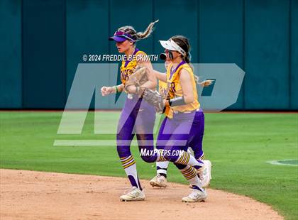 Thumbnail 2 in Calallen vs. Sanger (UIL 4A Softball Semifinal) photogallery.