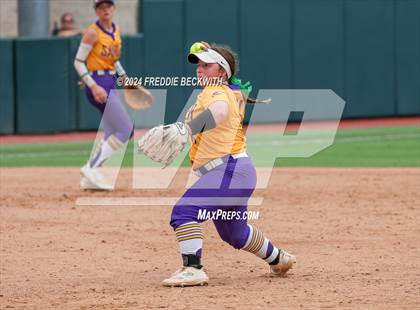 Thumbnail 2 in Calallen vs. Sanger (UIL 4A Softball Semifinal) photogallery.