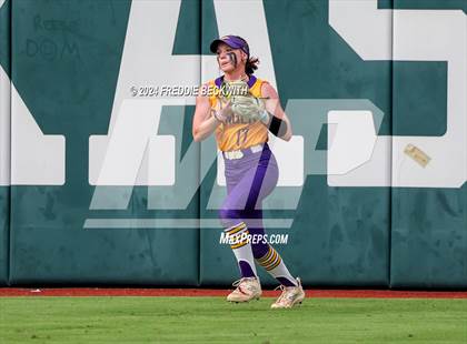 Thumbnail 3 in Calallen vs. Sanger (UIL 4A Softball Semifinal) photogallery.